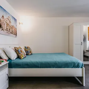 cozy-apartment-in-the-city-center-sicilian-mood.catania-hotels.net/